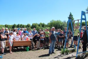 В Великих Луках состояли соревнования по подтягиванию на турнике (фото)