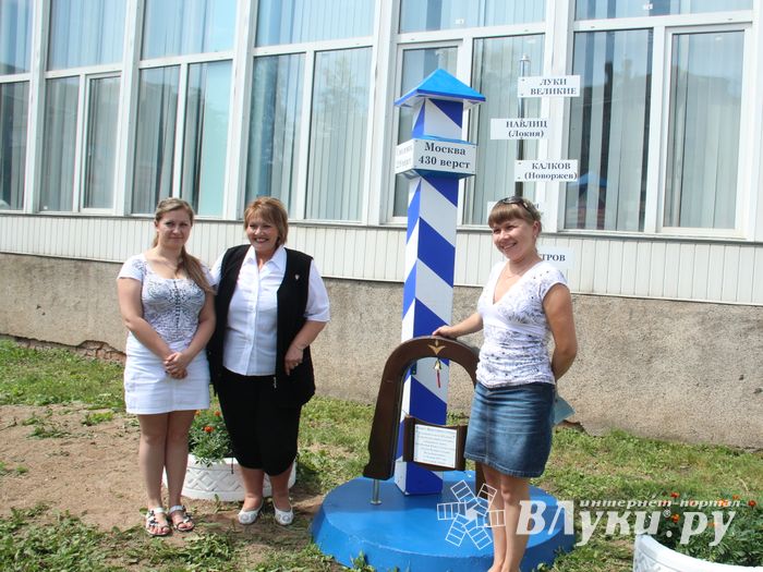 «Верстовой столб»  установлен у здания Главпочтамта на улице Зверева