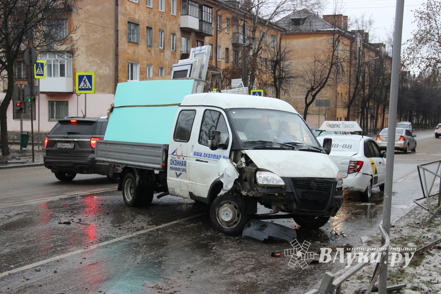 ДТП на перекрёстке Октябрьский-Комсомольская (ФОТО)