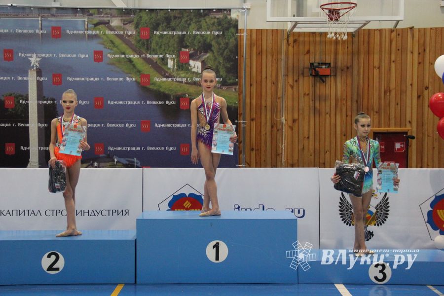 ​В Великих Луках прошли соревнования по художественной гимнастике (ФОТО)