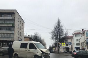 В Великих Луках на проспекте Октябрьском произошло ДТП (ФОТО)