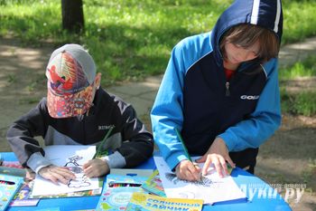 В Великих Луках прошел конкурс детских рисунков «Путешествие в страну сказок» (фото)