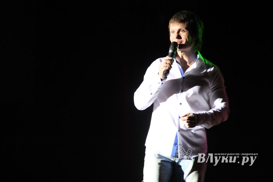 В Великих Луках состоялся концерт Артура (фото)