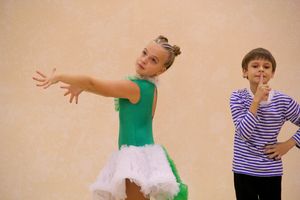 В Великих Луках поздравляют мам (ФОТО)