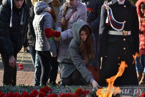День защитника отечества в Великих Луках отметили памятным митингом и салютом