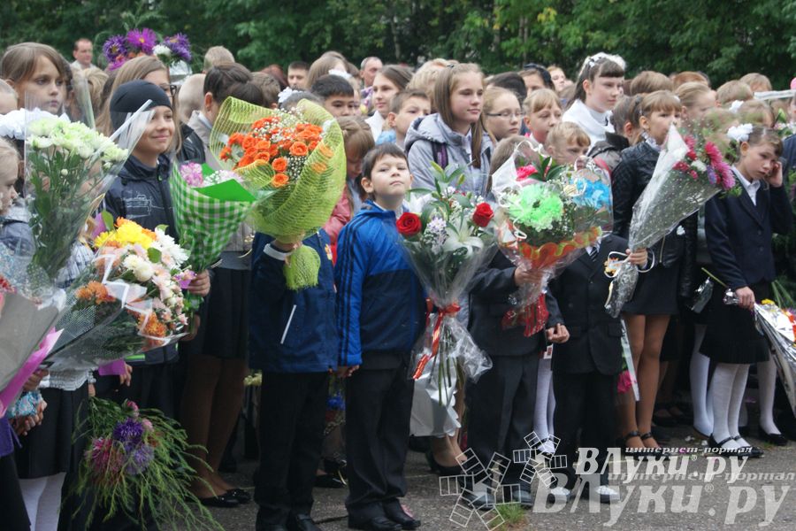 Школы города отметили 1 сентября (фото)