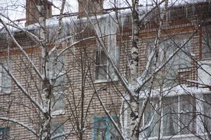 Сосульки в Великих Луках продолжают расти