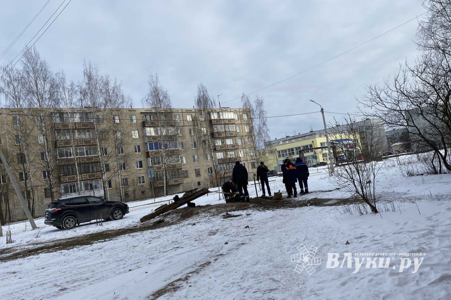 В Великих Луках провели ремонт участка теплосетей (ФОТО)