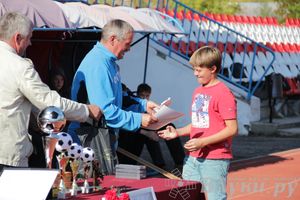 В Великих Луках завершился открытый турнир по футболу памяти М. Ф. Хренова (фото)