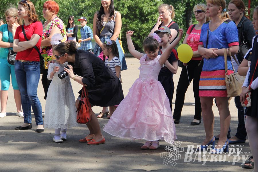 День защиты детей отпраздновали В Великих Луках (фото)