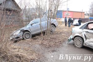 ​ДТП на перекрёстке улиц Дьяконова и 3-ей Ударной армии (ФОТО)