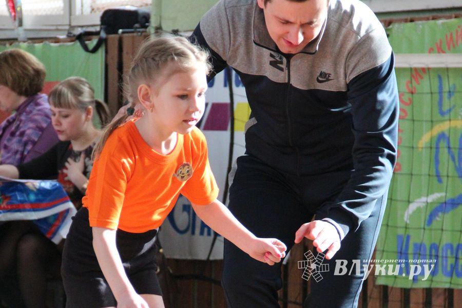 В Великих Луках стартовали спортивные соревнования среди дошколят «Юные олимпионики»