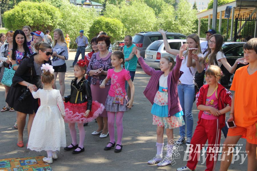 День защиты детей отпраздновали В Великих Луках (фото)