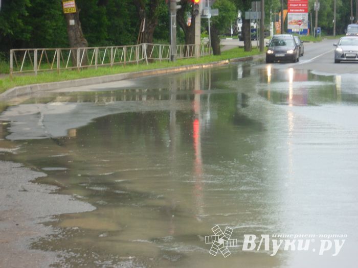 На проспекте Гагарина затопило дорогу (ФОТО)