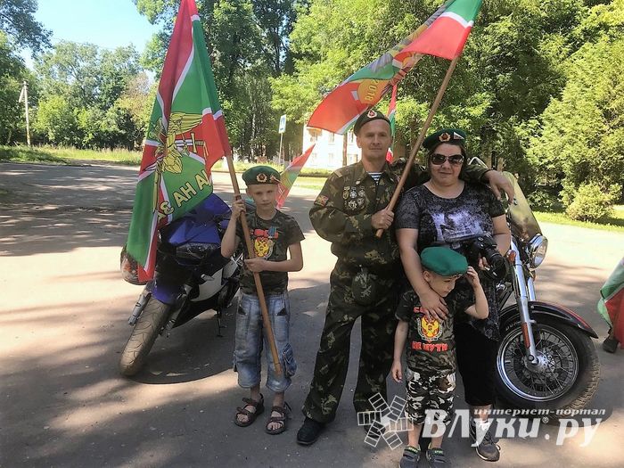«Зелёные береты» Великих Лук отмечают 100-летие Пограничной службы (ФОТО)