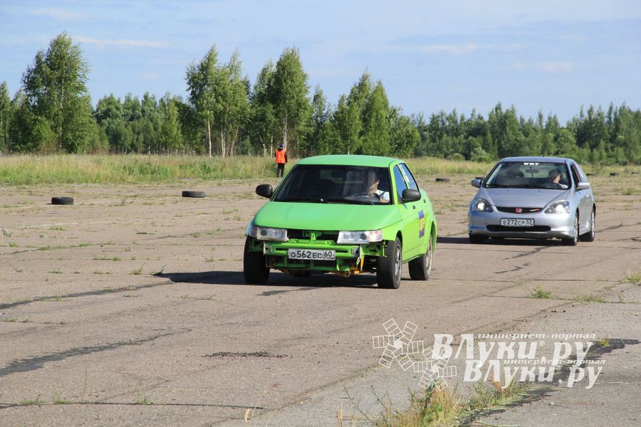 В Великих Луках прошел I этап Открытого чемпионата г. Великие Луки по Drag Racing (фото)
