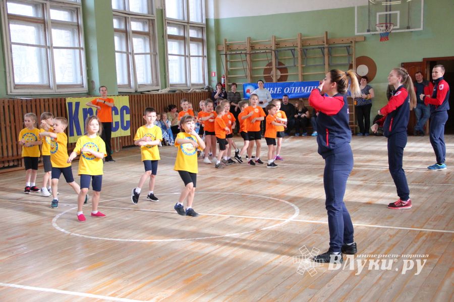 В Великих Луках проходят спортивные соревнования среди дошколят «Юные олимпионики» (ФОТО)