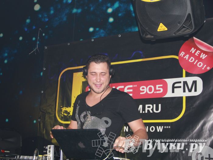 Самая танцевальная радиостанция отметила год вещания в Великих Луках