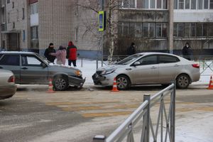 Лобовое ДТП на улице Печорской в Великих Луках (ФОТО)