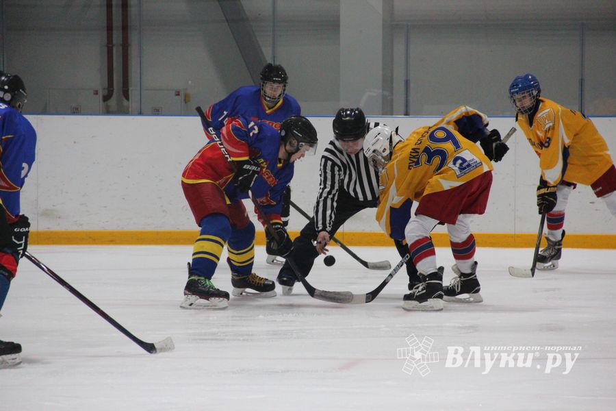 Великолукские хоккейные клубы провели матч в рамках чемпионата города (ФОТО)