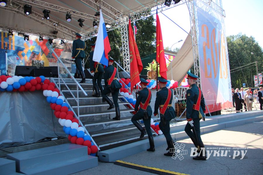 Военный парад в Великих Луках, часть II (ФОТО)