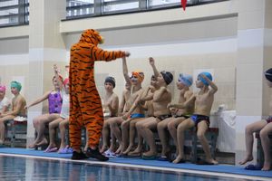 Соревнования по плаванию на призы Деда Мороза прошли в Великих Луках (ФОТО)