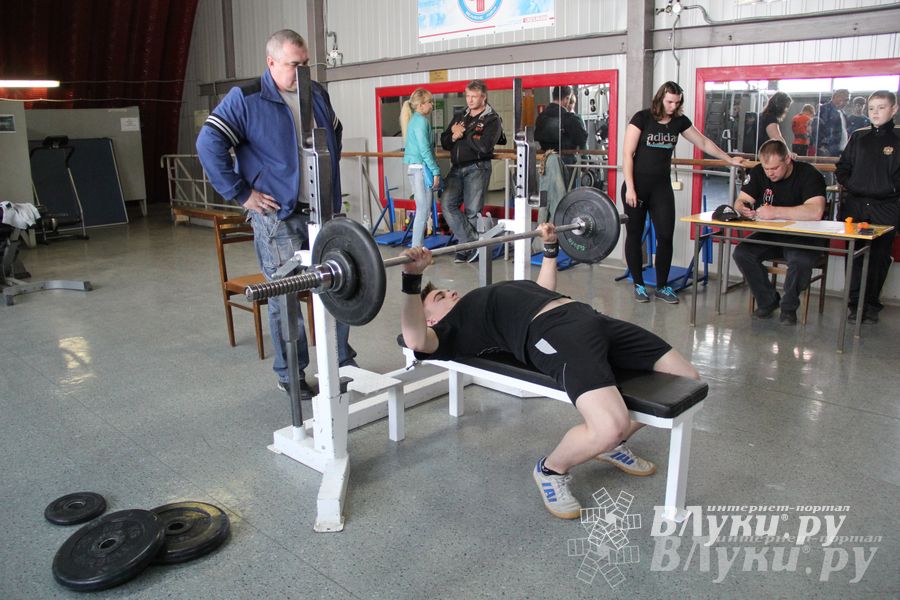 В Великих Луках прошел Чемпионат города по Русскому жиму и армлифтингу (фото)