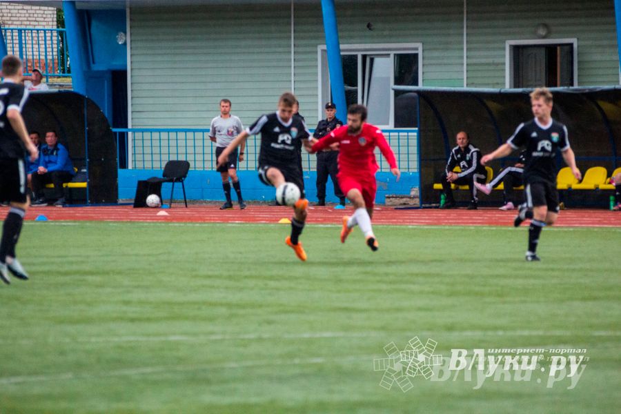 Матчи по футболу в рамках Первенства России проходят в Великих Луках (фото)
