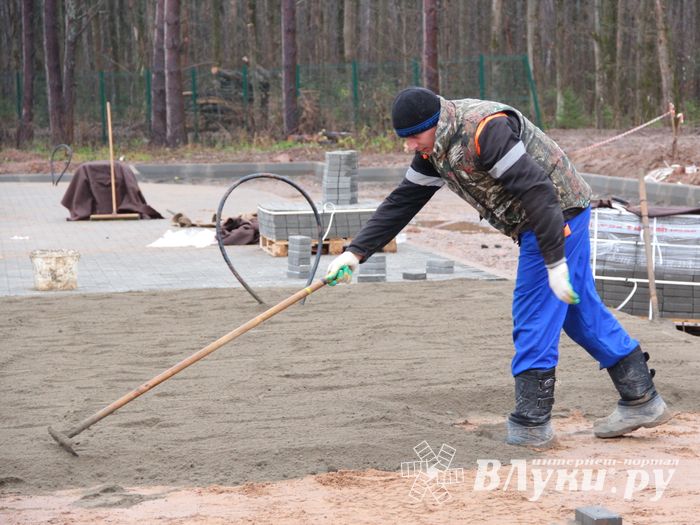 В медленном строительстве великолукского велоцентра виноват дождь (ФОТО)