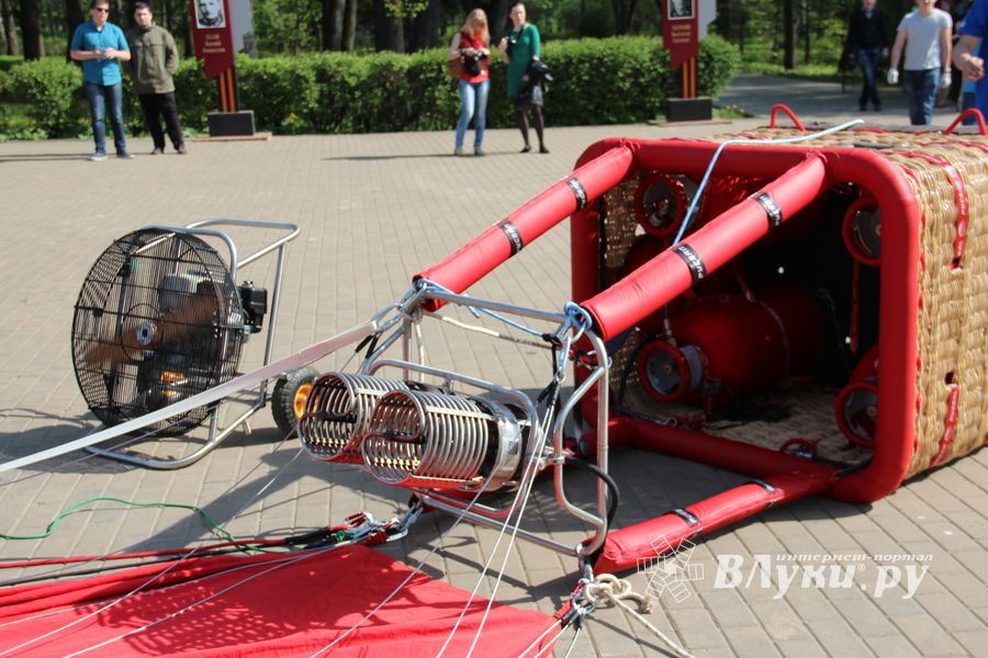 Шар, посвященный 850-летию города, поднялся над Великими Луками (ФОТО)