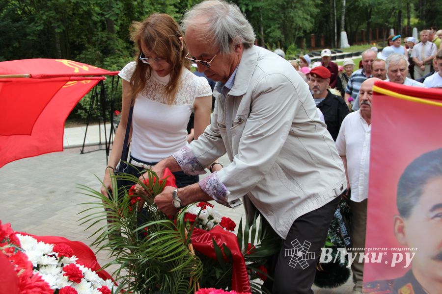 В Великих Луках проходит День памяти и скорби (ФОТО)