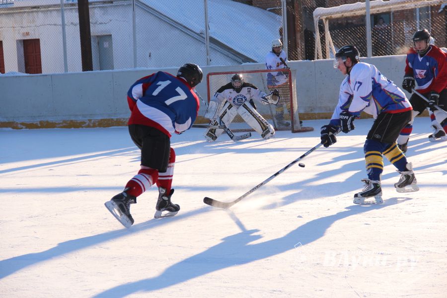 Великолукский хоккей: много забитых шайб, немного потасовок и разбитых лиц (фото)