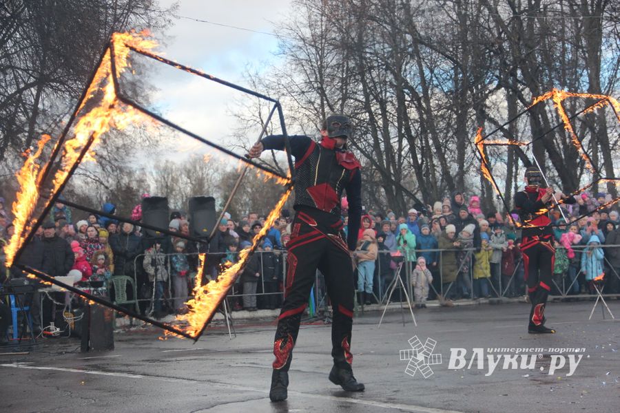 Масленичные гуляния прошли в Великих Луках (ФОТО)