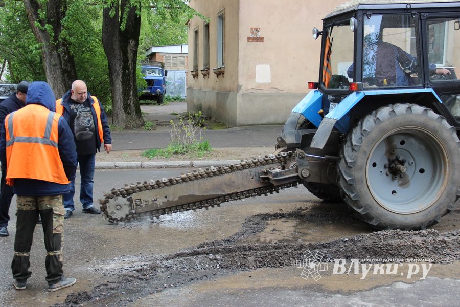 На Ставского устраняют прорыв в водопроводе (ФОТО)