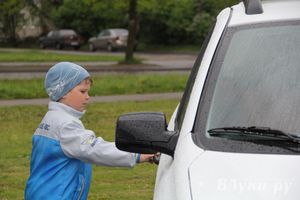 В Великих Луках прошла «Весенняя автоярмарка Великие Луки — 2015» (фото)