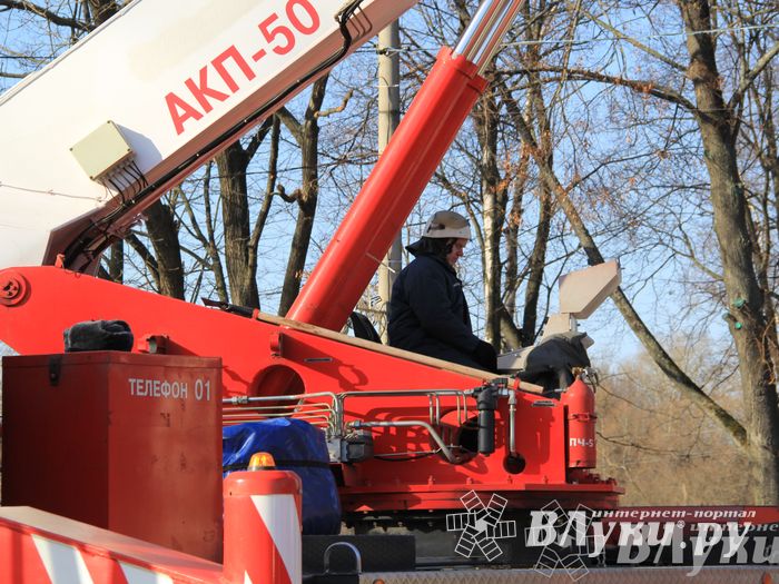 В центре Великих Лук спасатели продемонстрировали свою технику (ФОТО)