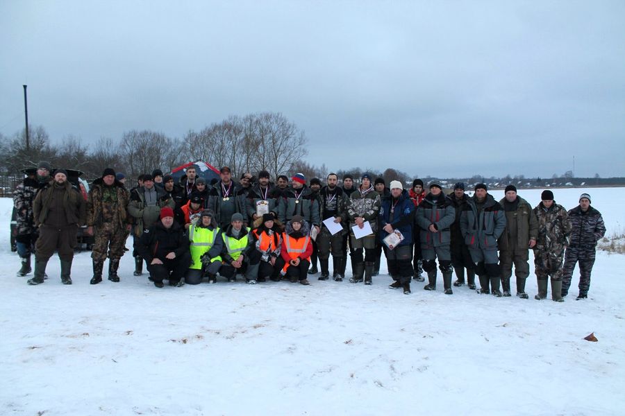 На Пореченском озере прошел Чемпионат города Великие Луки по ловле рыбы на блесну со льда (ФОТО)
