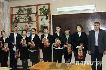 117 подростков Великолукского района получили паспорта (фото)