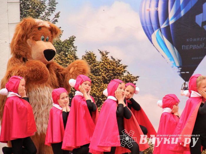 В Великих Луках День России отметили большим концертом (ФОТО)