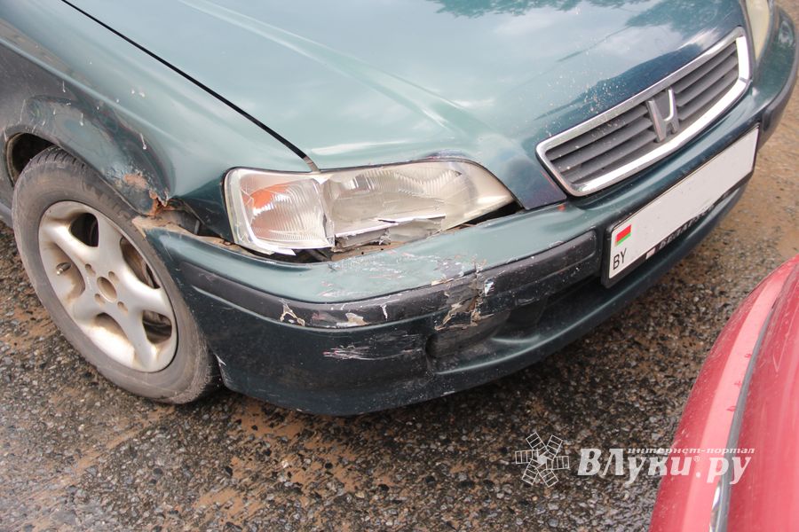 Водители из Питера и Торопца столкнулись в Великих Луках (ФОТО)