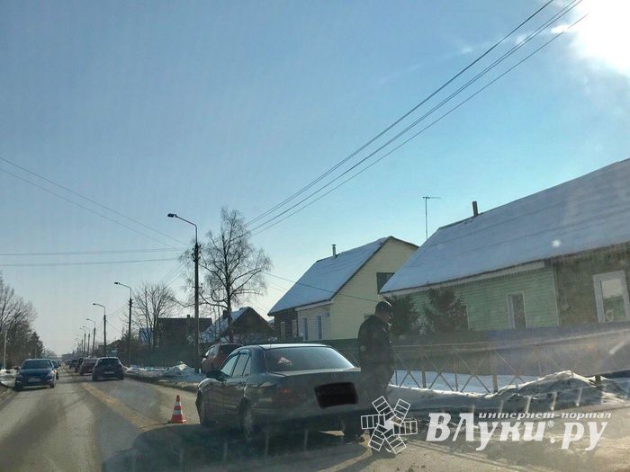 Два Мерседеса столкнулись в Великих Луках (ФОТО)