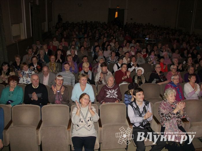 В Великих Луках играла гармонь (фото)