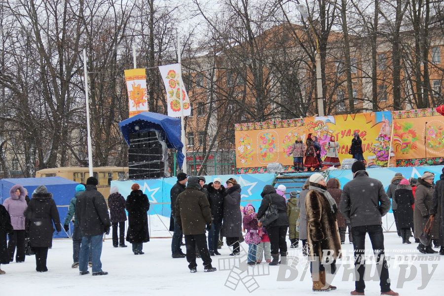 В Великих Луках встретили Масленицу