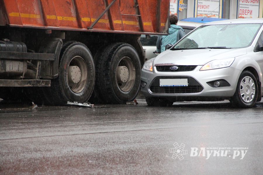 В Великих Луках произошло ДТП (ФОТО)