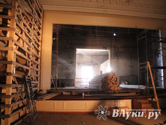 В театре не могут быть пластиковые окна... (фото)