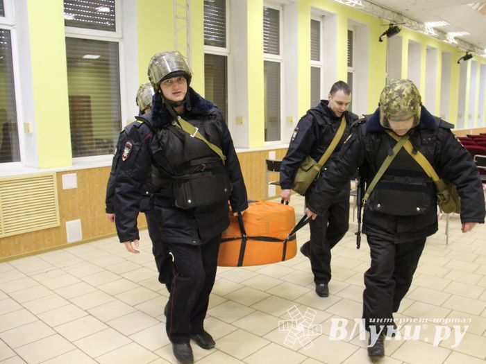 В Великих Луках «захватили заложников» (фото)