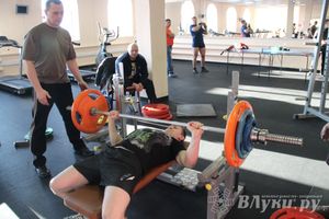 Соревнования по пауэрлифтингу прошли в Великих Луках (фото)