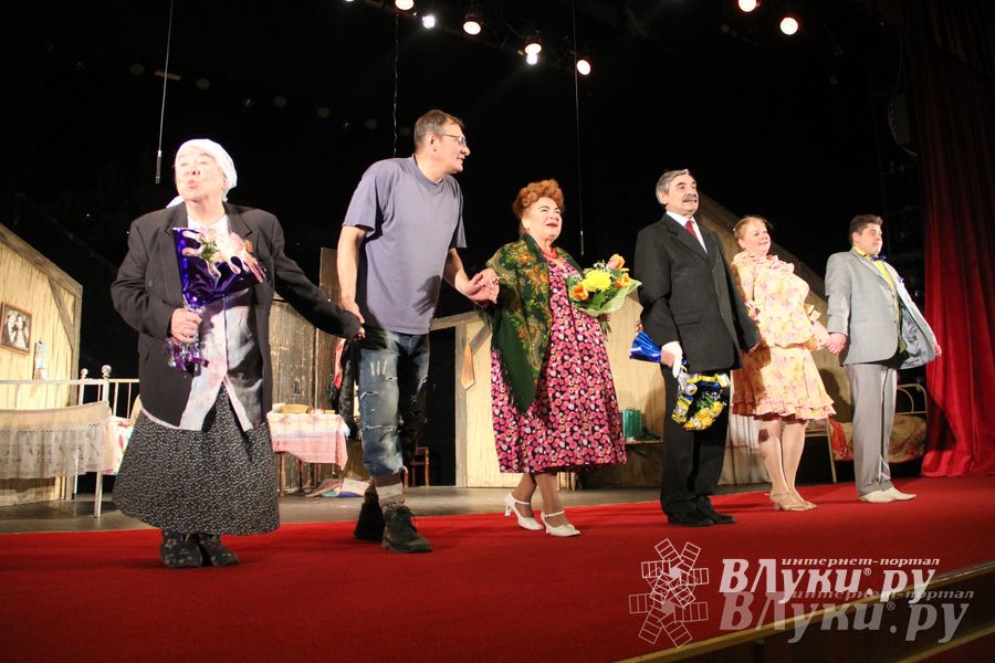 Народные артисты России выступили в Великих Луках (фото)