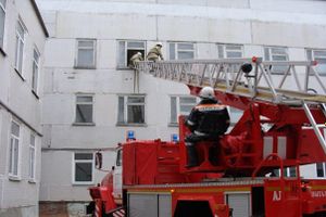 Пожарные тушили возгорание в одной из палат терапевтического отделения Пыталовской районной больницы (фото)