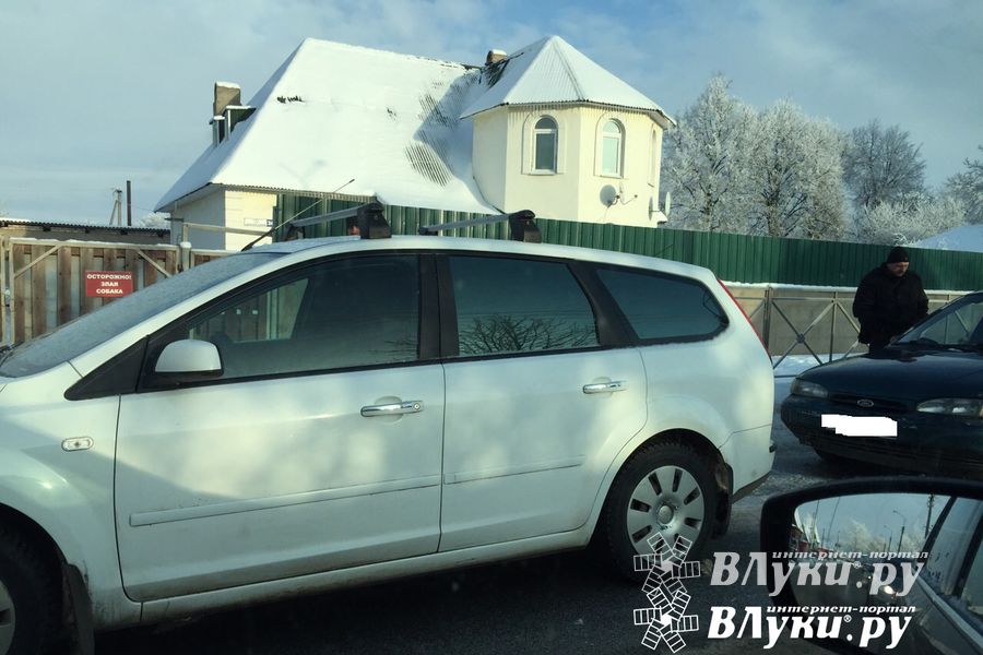 Движение на 3-й Ударной затруднено из-за ДТП (фото)